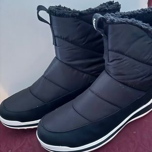 Women's Winter Boots, Merrill size 10, never worn